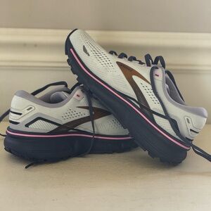 Brooks Ghost 15 Women's Athletic Shoes